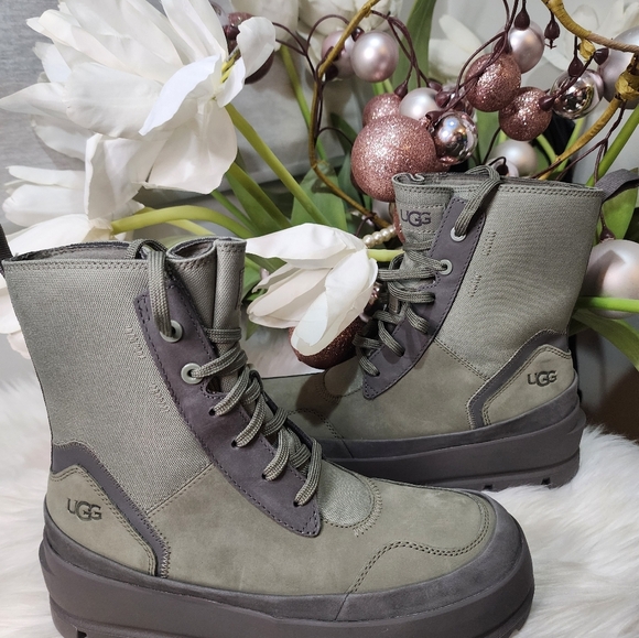 The UGG Lug Platform Lace-Up Combat Boot (Women)New - Picture 4 of 7